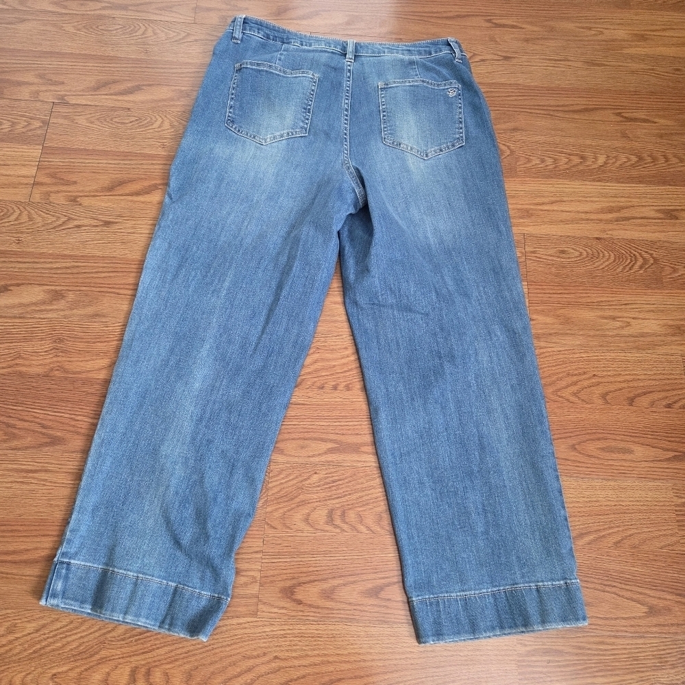 Susan Graver Straight Leg Jeans Cuffs Size 12 Woman's Light Wash Stretch 34x27 - Picture 10 of 16